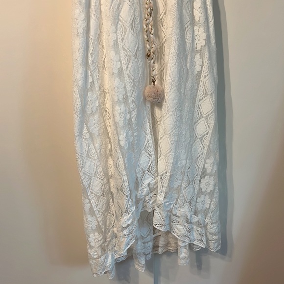 White Boho style lace overlay beachhead dress - Picture 3 of 5